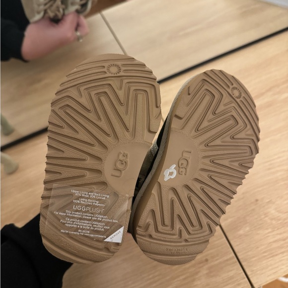 Toddler Uggs size 6 NWT - Picture 6 of 6